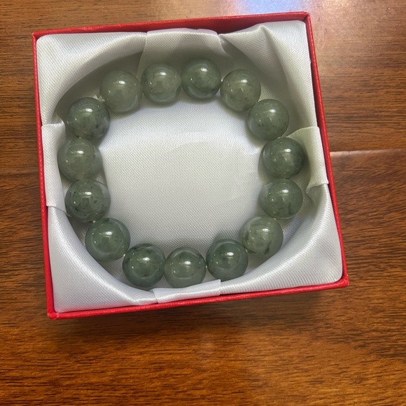 Jade bracelets - Picture 2 of 7